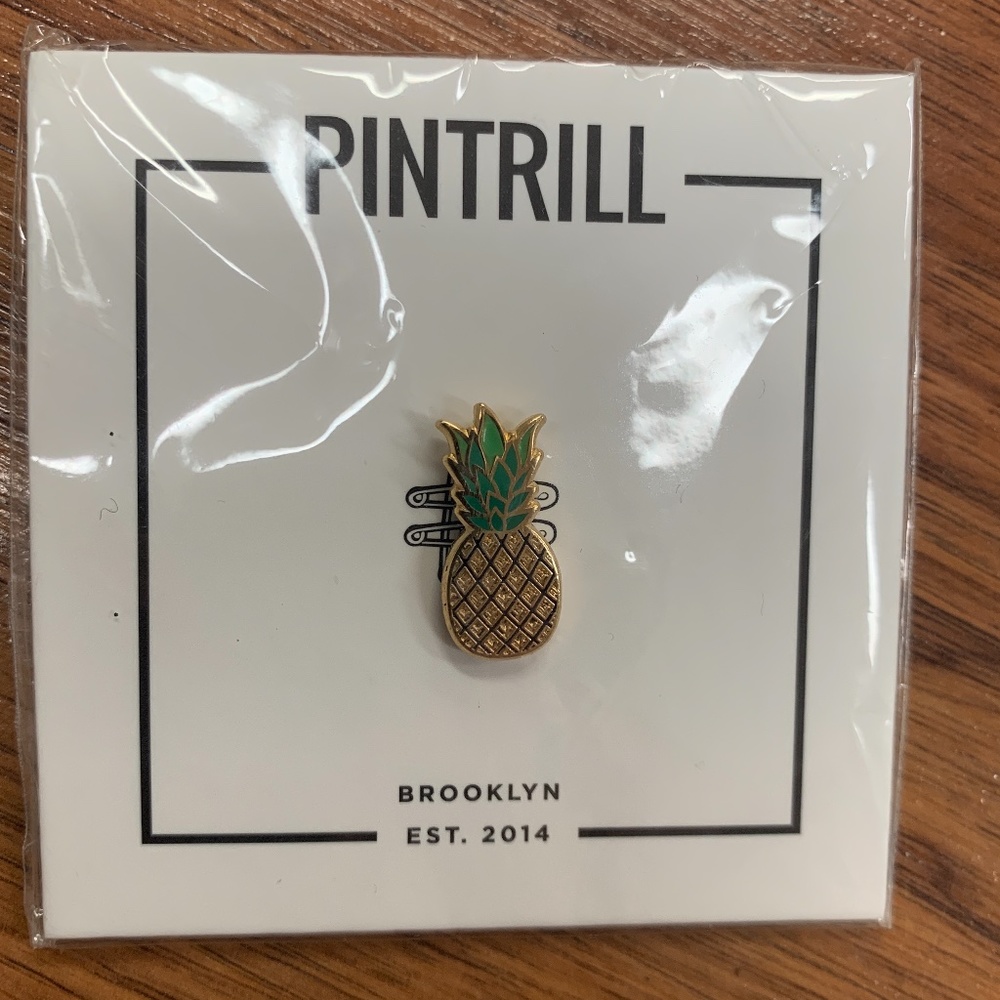 Pineapple pin
